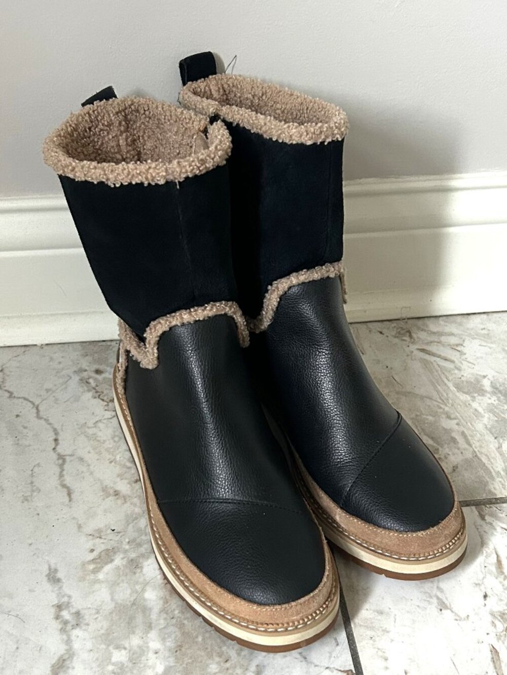 TOMS Makenna Womens 6.5 Black Leather Faux Fur Lined Winter Boots 10014172 - Picture 1 of 9